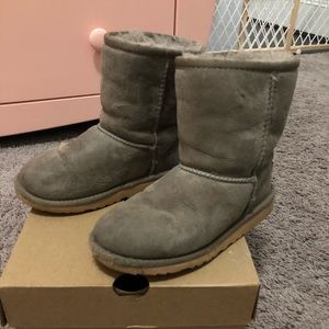 UGG T classic kids